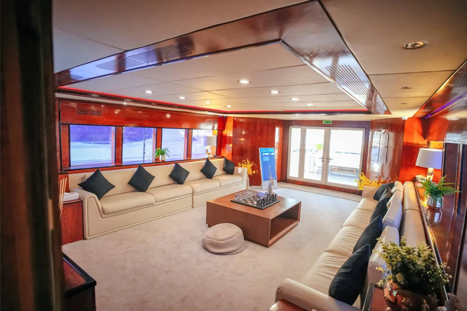 ايجار يخت مزايل 135 قدم دبي - 6